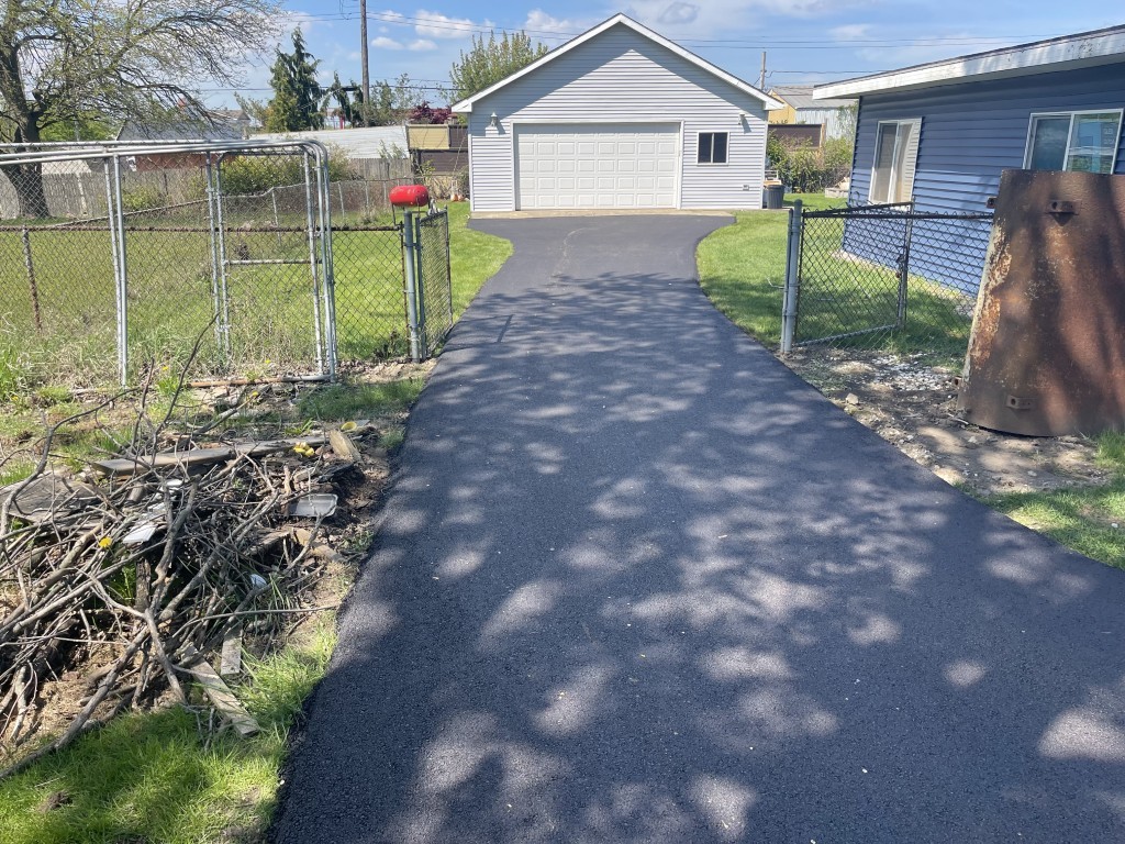 Driveway in Merr1.jpg Driveway in Merr1.jpg